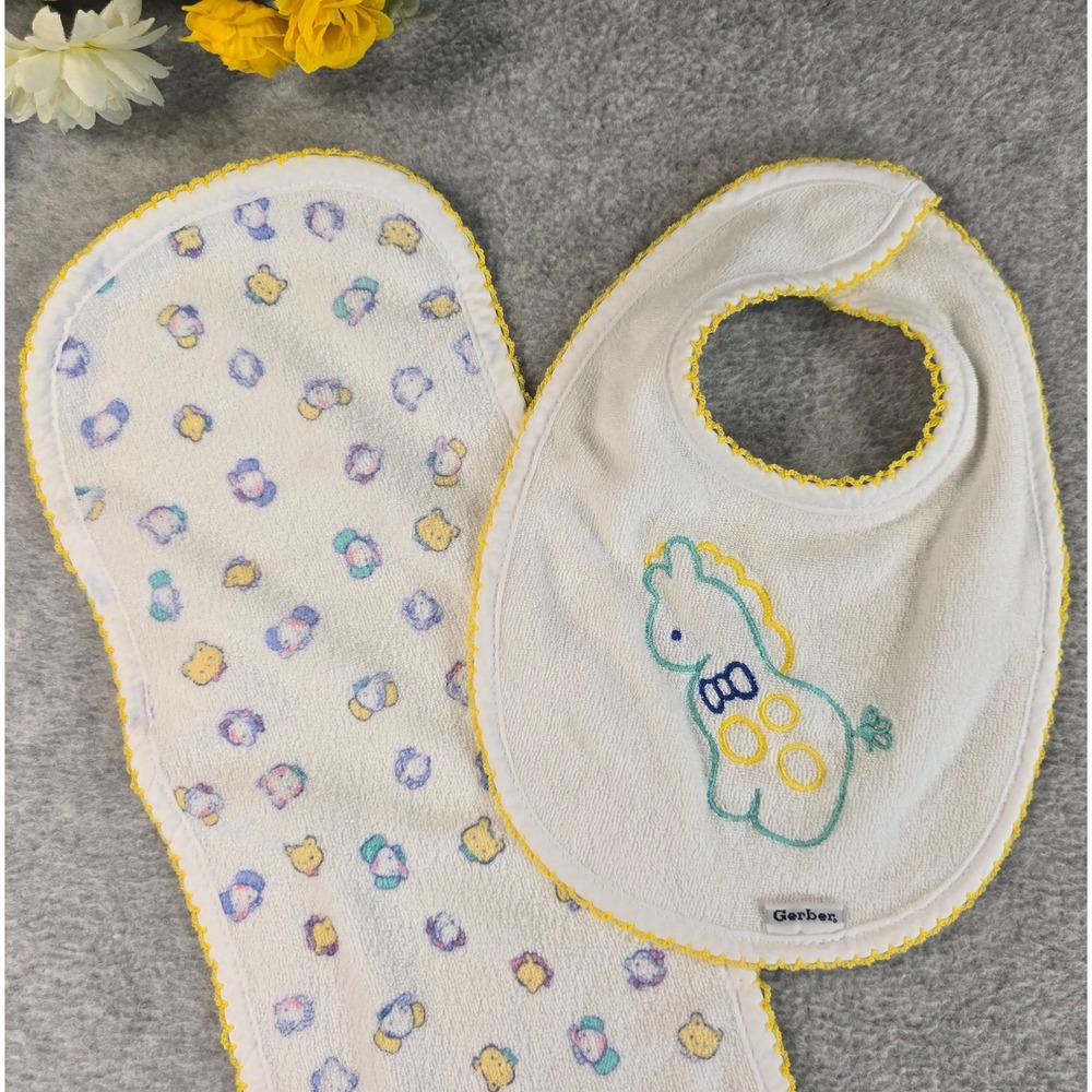 Vintage Gerber Baby Bib and Burp Cloth Set White Yellow Giraffe Embroidery 90s